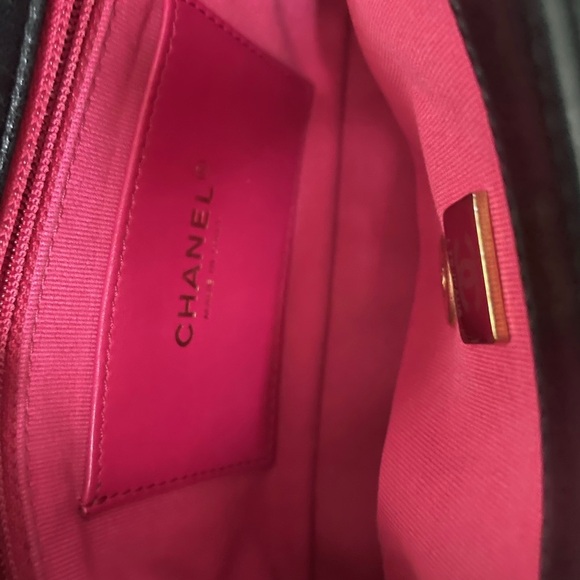 Chanel lambskin Black Quilted Crossbody with Gold Heart Accent AUTHENTIC - Picture 7 of 16